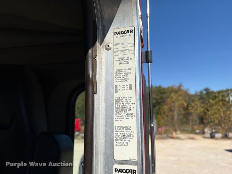 image for item FM6581 2013 Kenworth T370 truck cab and chassis
