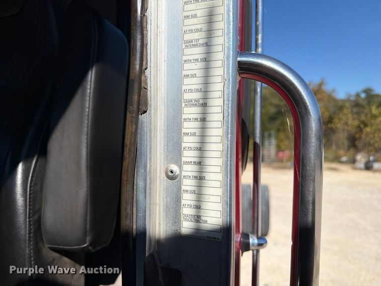 image for item FM6581 2013 Kenworth T370 truck cab and chassis