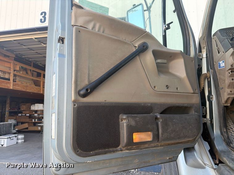 image for item FM7721 2006 Sterling Truck L9500 Series flatbed truck