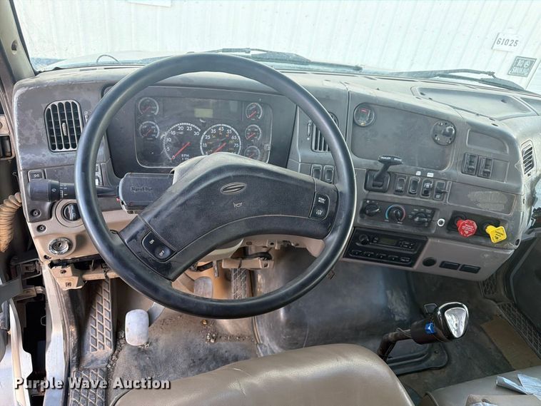 image for item FM7721 2006 Sterling Truck L9500 Series flatbed truck