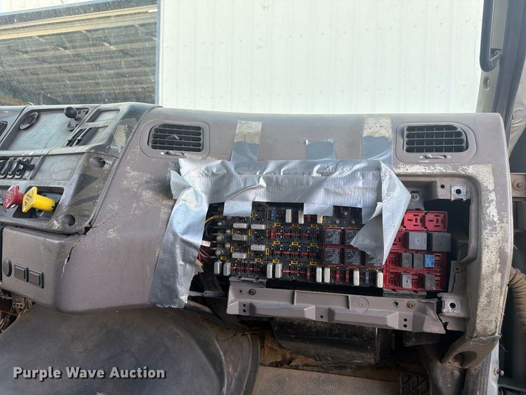 image for item FM7721 2006 Sterling Truck L9500 Series flatbed truck