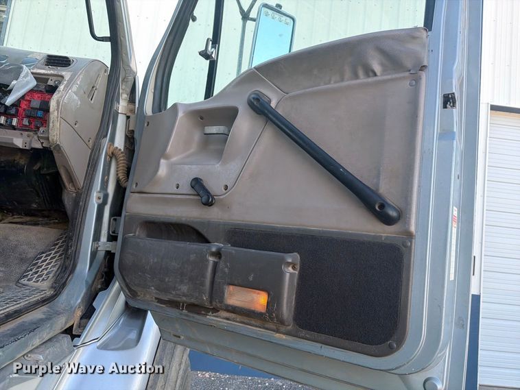 image for item FM7721 2006 Sterling Truck L9500 Series flatbed truck