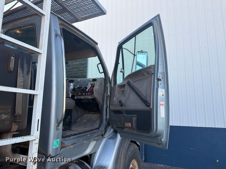 image for item FM7721 2006 Sterling Truck L9500 Series flatbed truck