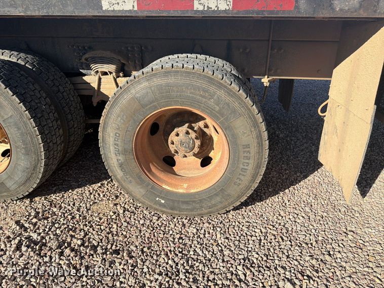 image for item FM7721 2006 Sterling Truck L9500 Series flatbed truck