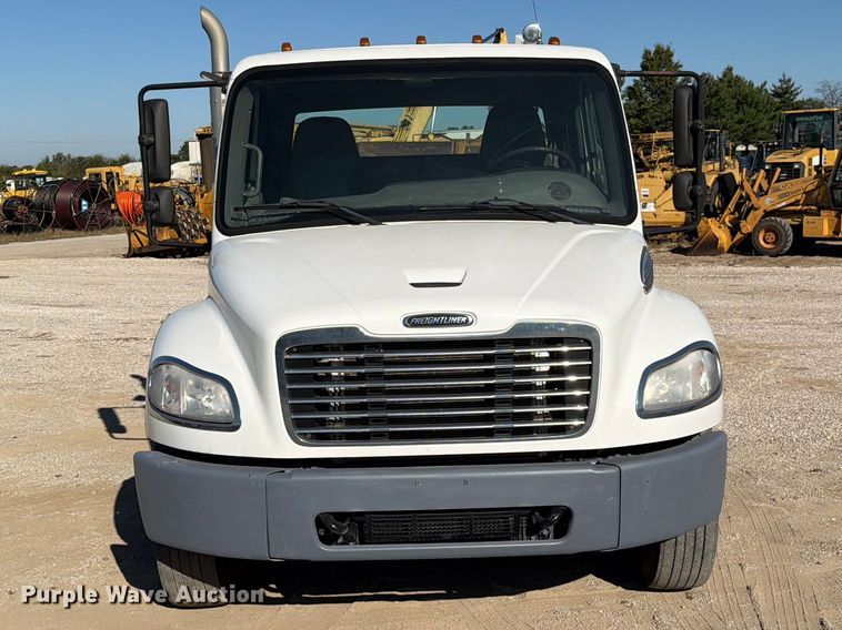 image for item FN5912 2014 Freightliner Business Class M2 truck cab and chassis