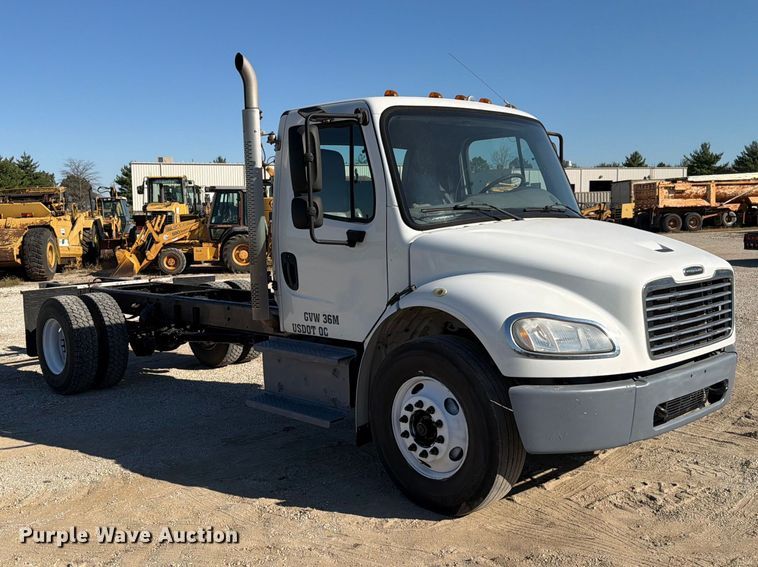 image for item FN5912 2014 Freightliner Business Class M2 truck cab and chassis