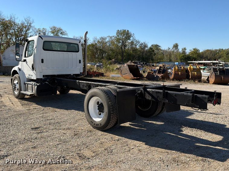 image for item FN5912 2014 Freightliner Business Class M2 truck cab and chassis