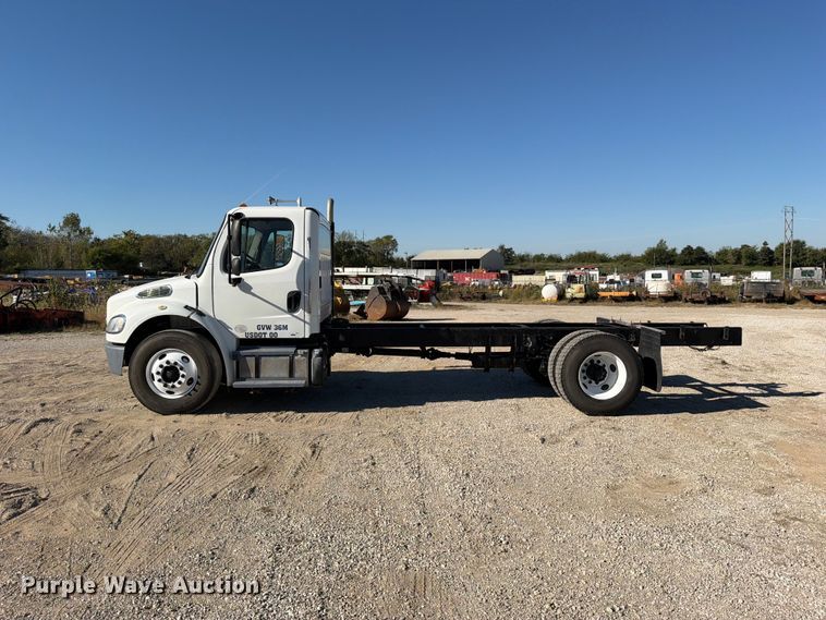 image for item FN5912 2014 Freightliner Business Class M2 truck cab and chassis