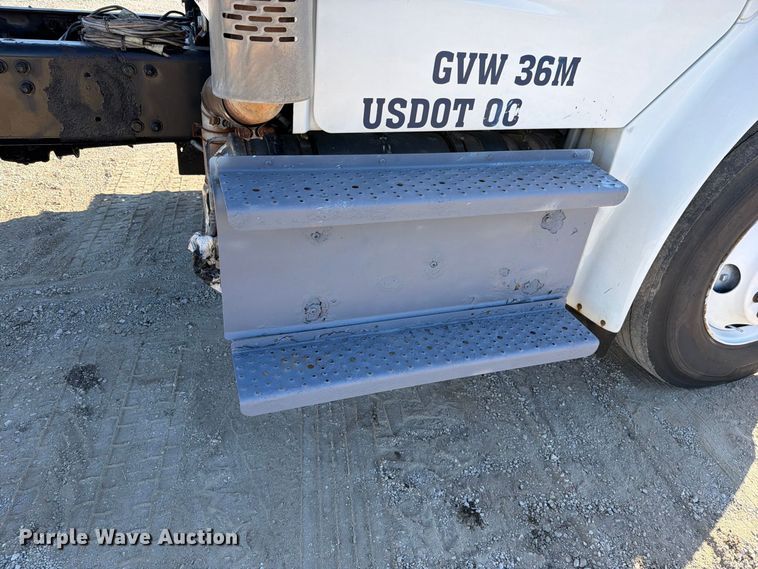 image for item FN5912 2014 Freightliner Business Class M2 truck cab and chassis