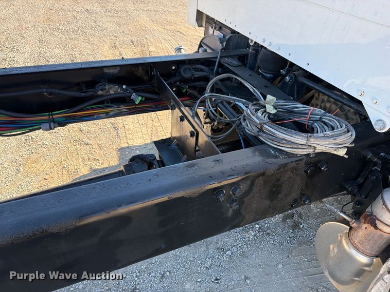 image for item FN5912 2014 Freightliner Business Class M2 truck cab and chassis