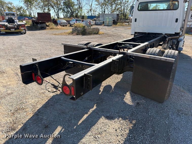 image for item FN5912 2014 Freightliner Business Class M2 truck cab and chassis