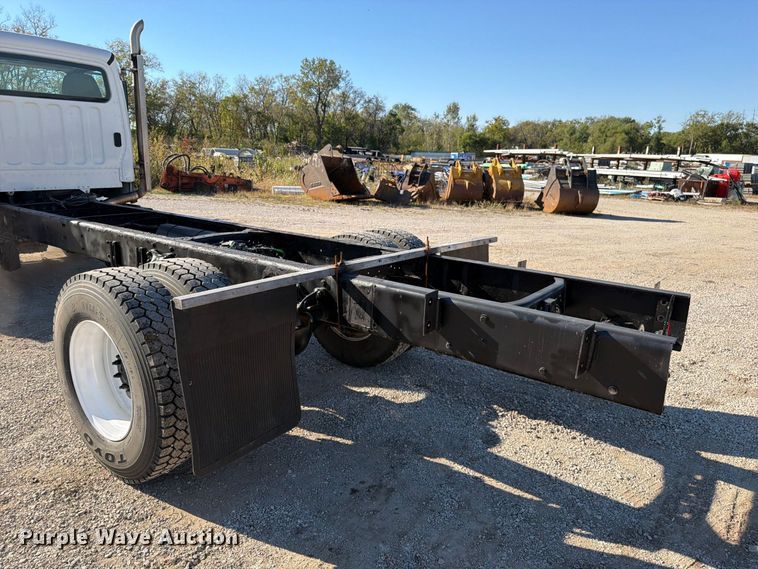 image for item FN5912 2014 Freightliner Business Class M2 truck cab and chassis