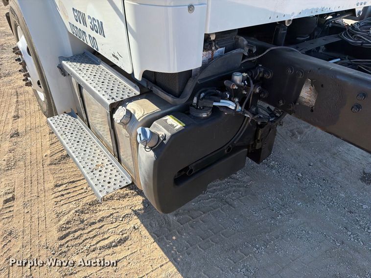 image for item FN5912 2014 Freightliner Business Class M2 truck cab and chassis