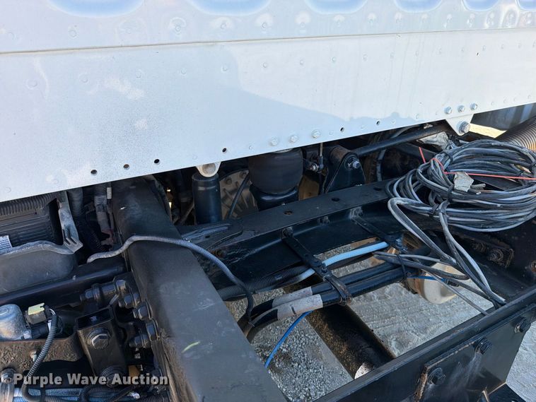 image for item FN5912 2014 Freightliner Business Class M2 truck cab and chassis