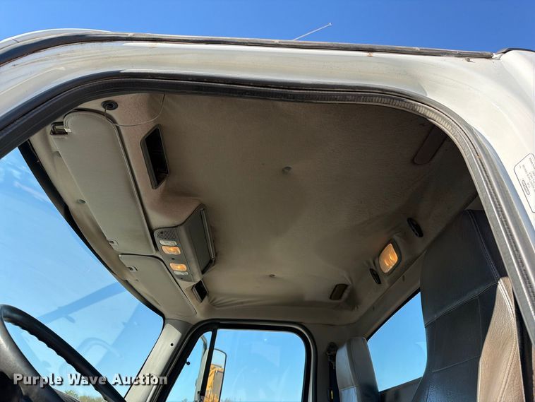 image for item FN5912 2014 Freightliner Business Class M2 truck cab and chassis