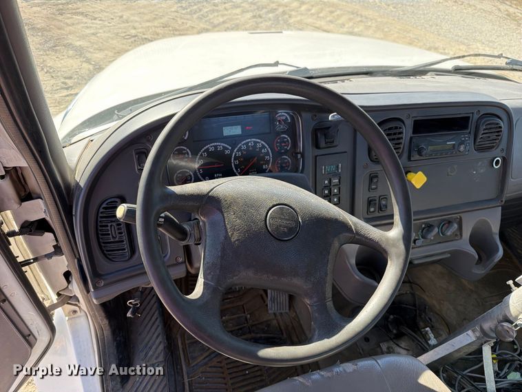 image for item FN5912 2014 Freightliner Business Class M2 truck cab and chassis