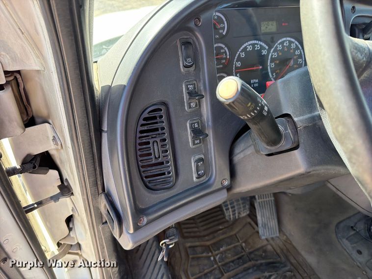 image for item FN5912 2014 Freightliner Business Class M2 truck cab and chassis