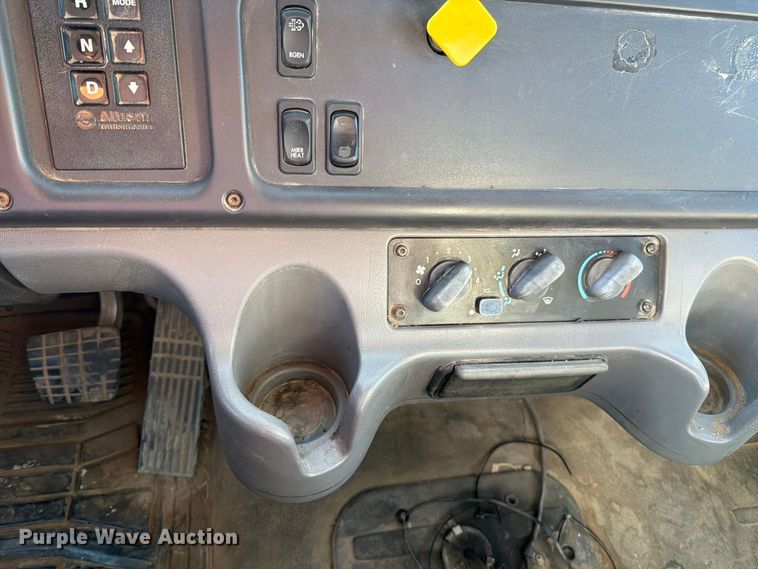 image for item FN5912 2014 Freightliner Business Class M2 truck cab and chassis