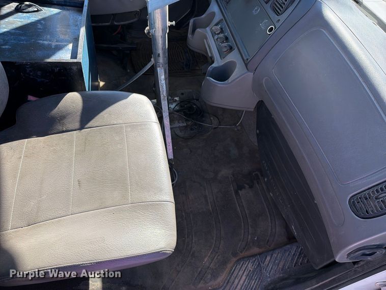 image for item FN5912 2014 Freightliner Business Class M2 truck cab and chassis
