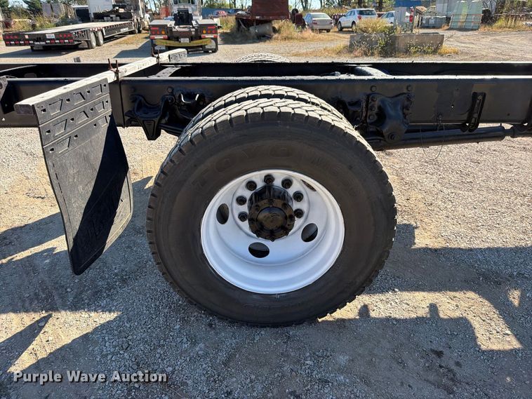 image for item FN5912 2014 Freightliner Business Class M2 truck cab and chassis