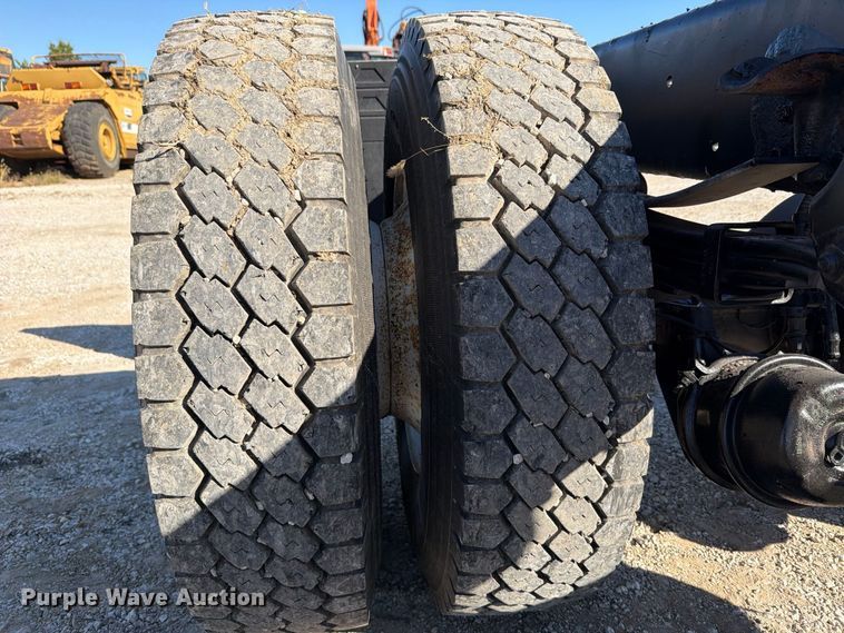 image for item FN5912 2014 Freightliner Business Class M2 truck cab and chassis
