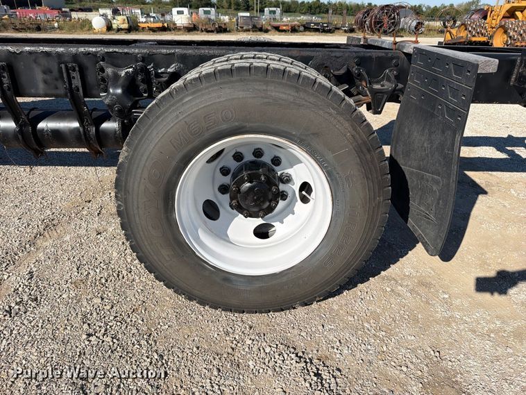 image for item FN5912 2014 Freightliner Business Class M2 truck cab and chassis