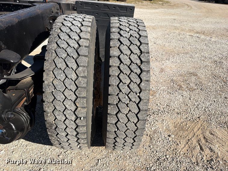 image for item FN5912 2014 Freightliner Business Class M2 truck cab and chassis