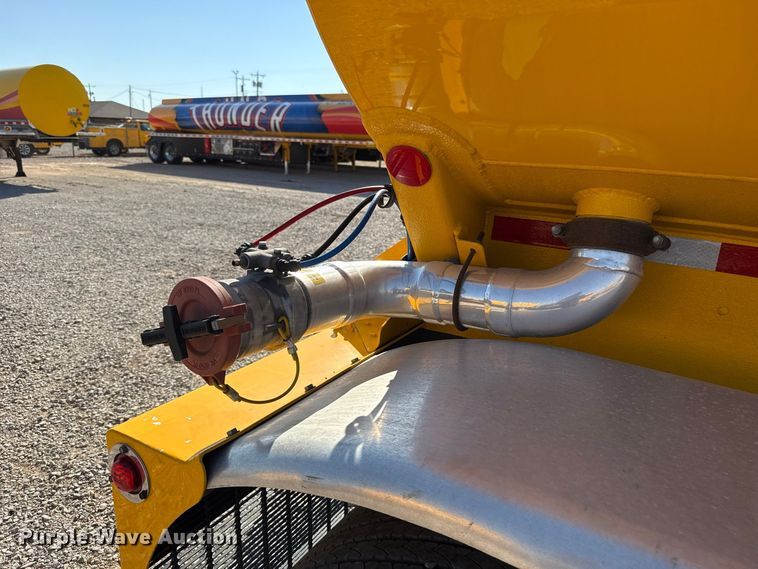 image for item FO4507 2009 Beall BAST-97-3-DC fuel trailer