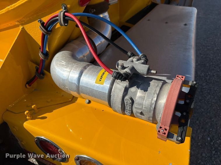 image for item FO4507 2009 Beall BAST-97-3-DC fuel trailer