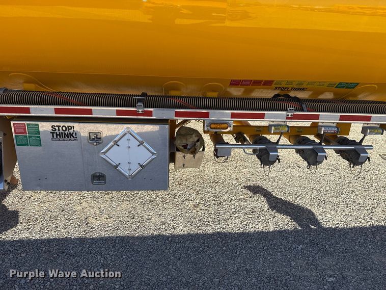 image for item FO4507 2009 Beall BAST-97-3-DC fuel trailer