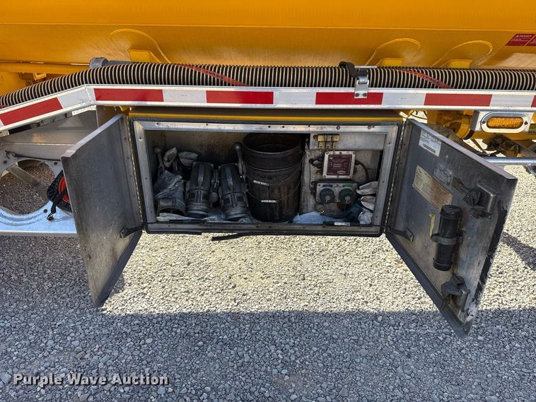 image for item FO4507 2009 Beall BAST-97-3-DC fuel trailer