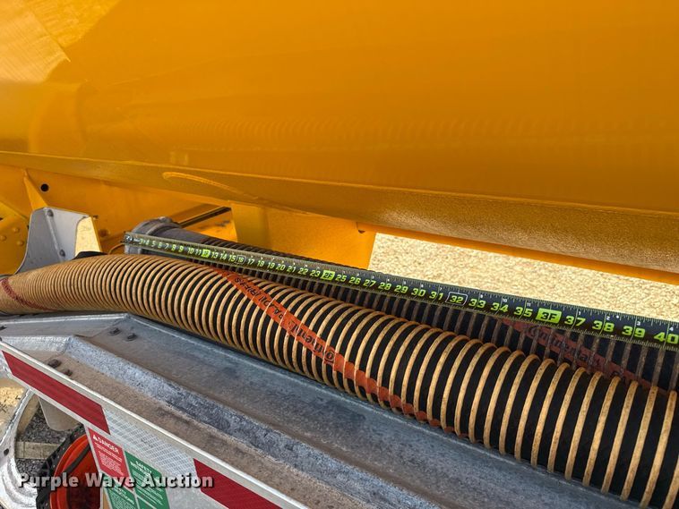 image for item FO4507 2009 Beall BAST-97-3-DC fuel trailer