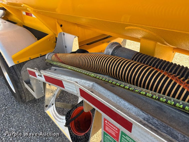 image for item FO4507 2009 Beall BAST-97-3-DC fuel trailer