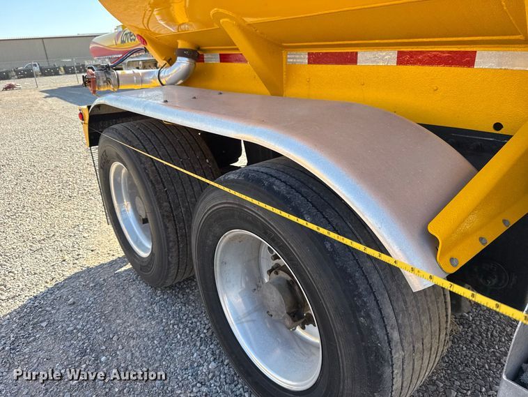 image for item FO4507 2009 Beall BAST-97-3-DC fuel trailer