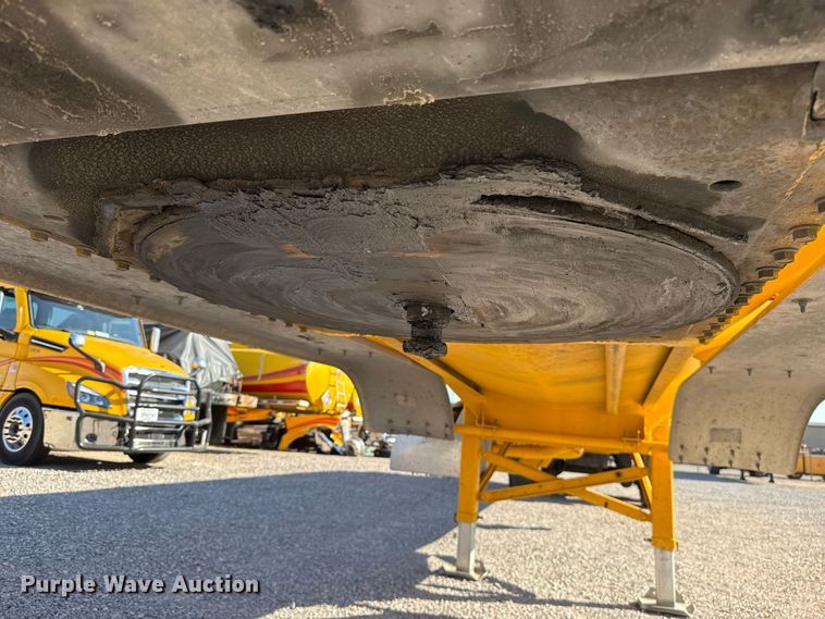 image for item FO4507 2009 Beall BAST-97-3-DC fuel trailer