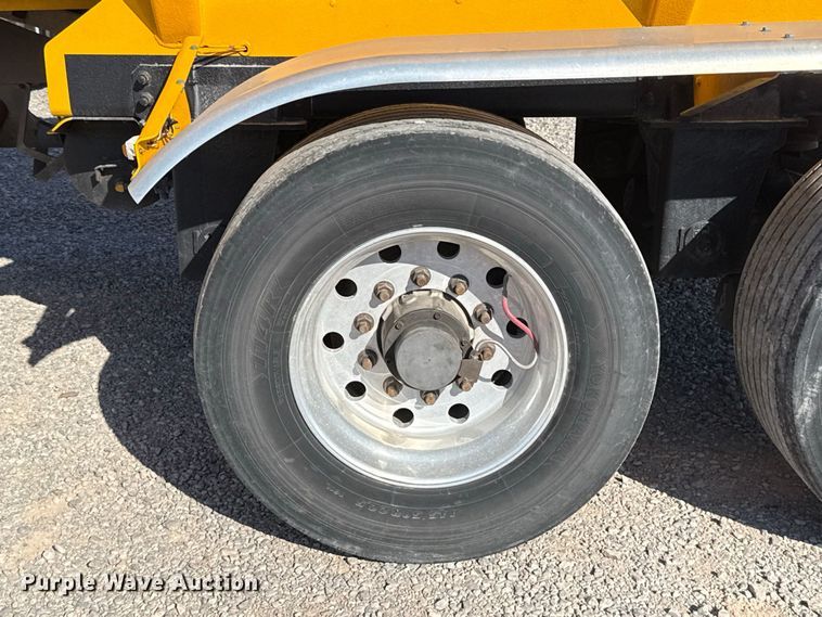 image for item FO4507 2009 Beall BAST-97-3-DC fuel trailer