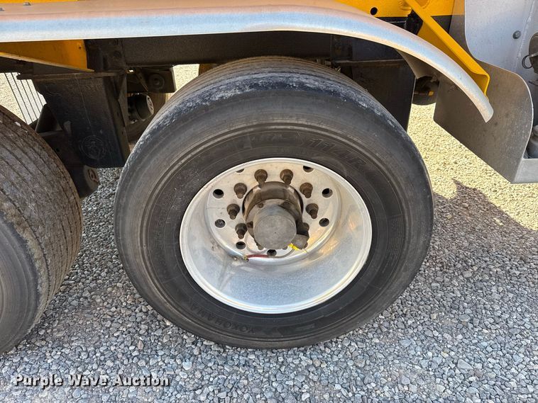 image for item FO4507 2009 Beall BAST-97-3-DC fuel trailer