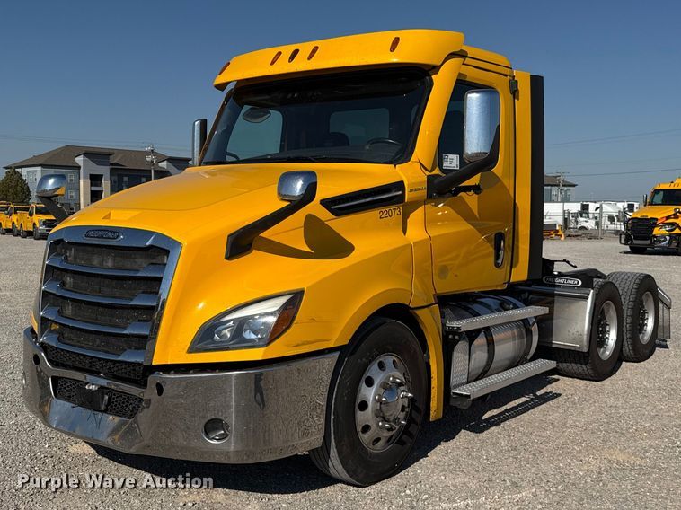 image for item FO4508 2022 Freightliner Cascadia 126 semi truck