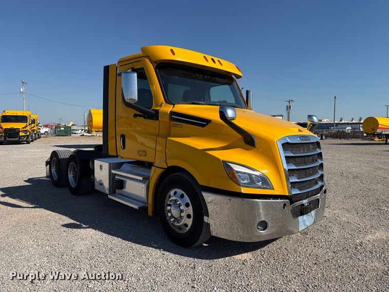 image for item FO4508 2022 Freightliner Cascadia 126 semi truck