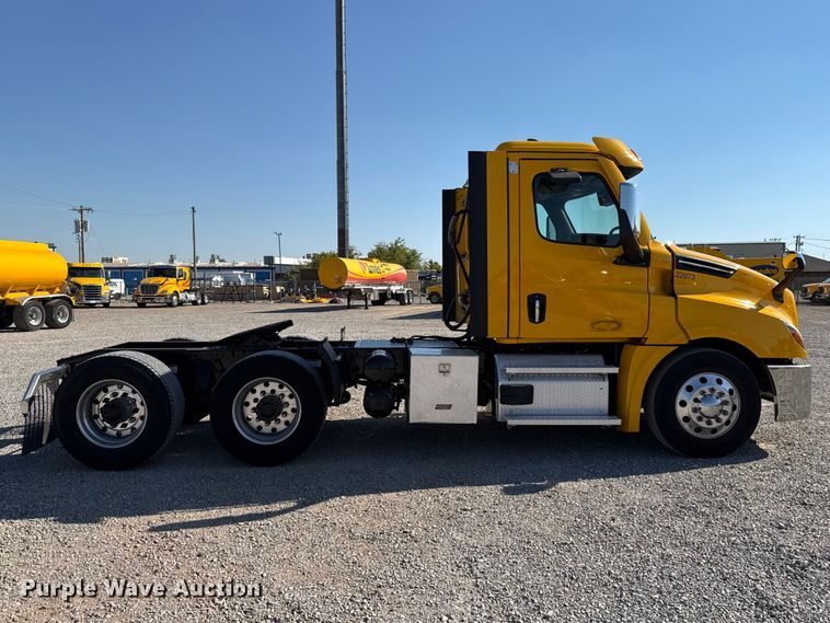 image for item FO4508 2022 Freightliner Cascadia 126 semi truck