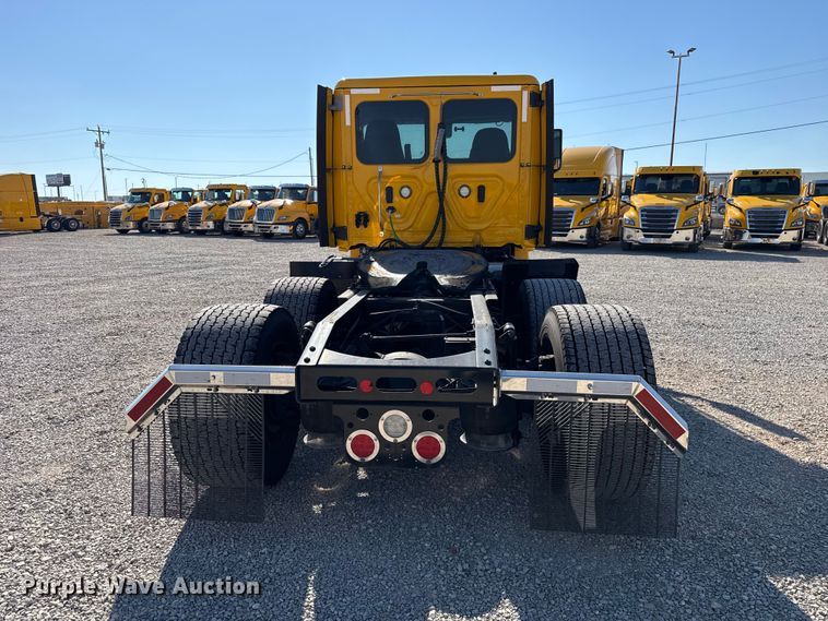 image for item FO4508 2022 Freightliner Cascadia 126 semi truck