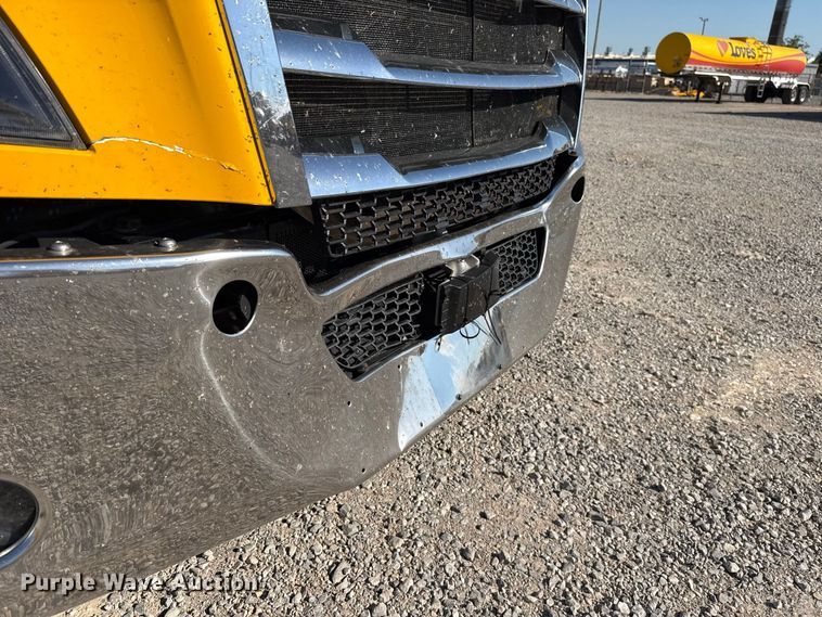 image for item FO4508 2022 Freightliner Cascadia 126 semi truck