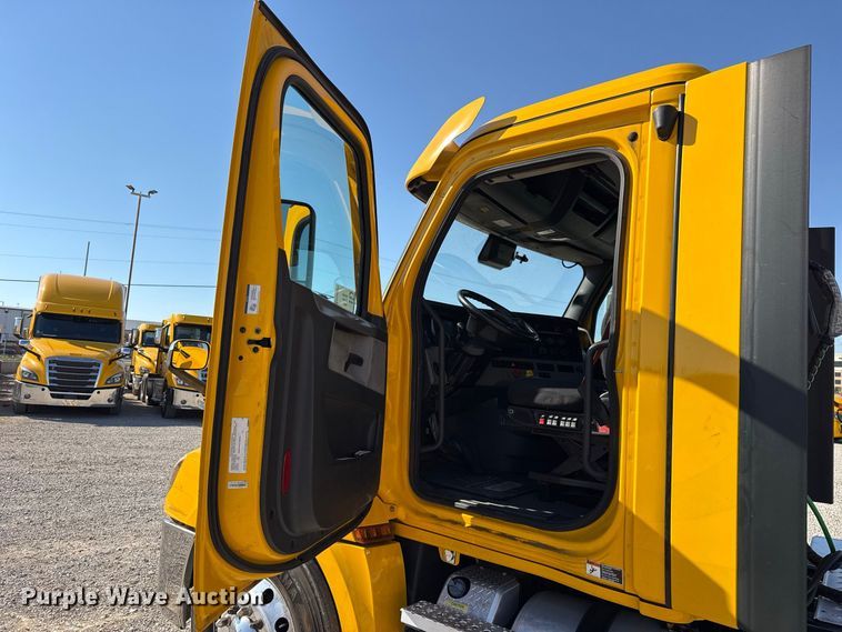 image for item FO4508 2022 Freightliner Cascadia 126 semi truck