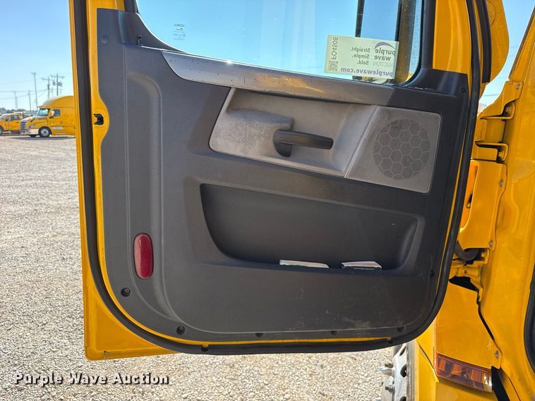 image for item FO4508 2022 Freightliner Cascadia 126 semi truck