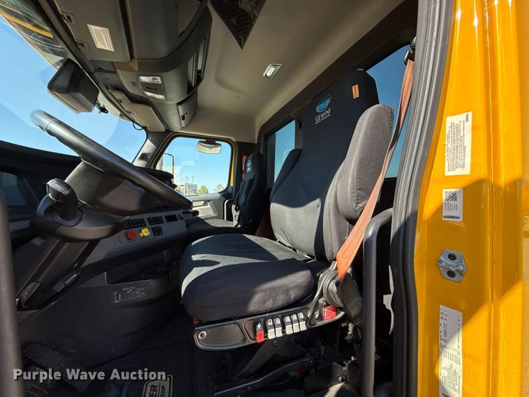 image for item FO4508 2022 Freightliner Cascadia 126 semi truck