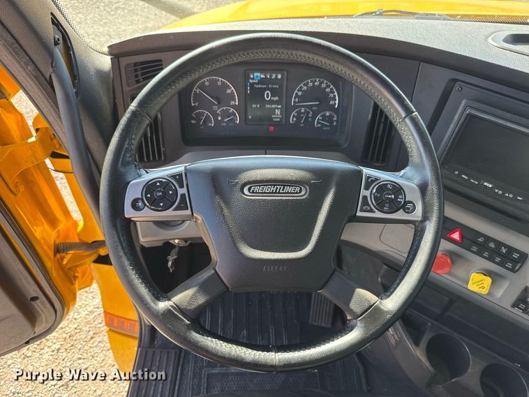 image for item FO4508 2022 Freightliner Cascadia 126 semi truck
