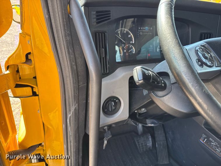 image for item FO4508 2022 Freightliner Cascadia 126 semi truck