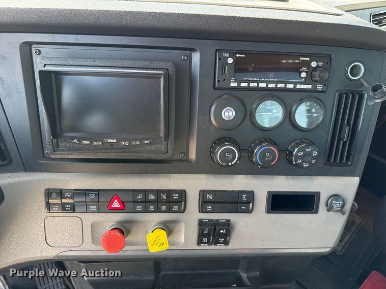 image for item FO4508 2022 Freightliner Cascadia 126 semi truck