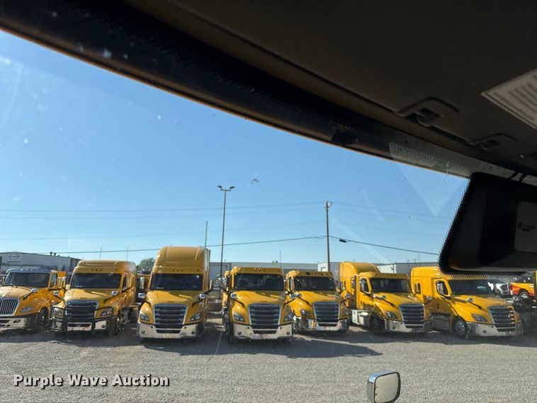 image for item FO4508 2022 Freightliner Cascadia 126 semi truck