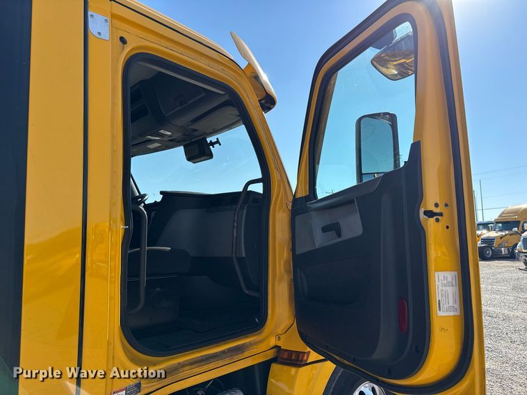 image for item FO4508 2022 Freightliner Cascadia 126 semi truck